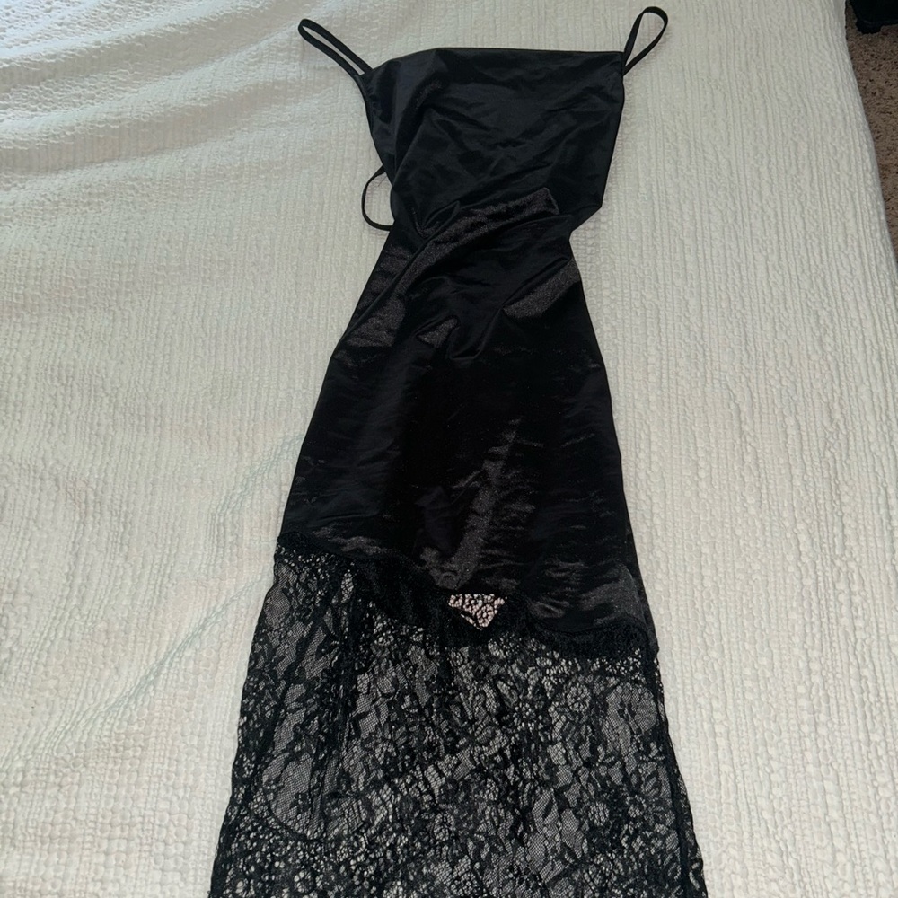 Elegant Black Lace Nightgown
